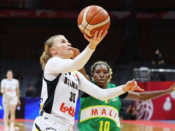 Julie Vanloo coupée par les Los Angeles Sparks