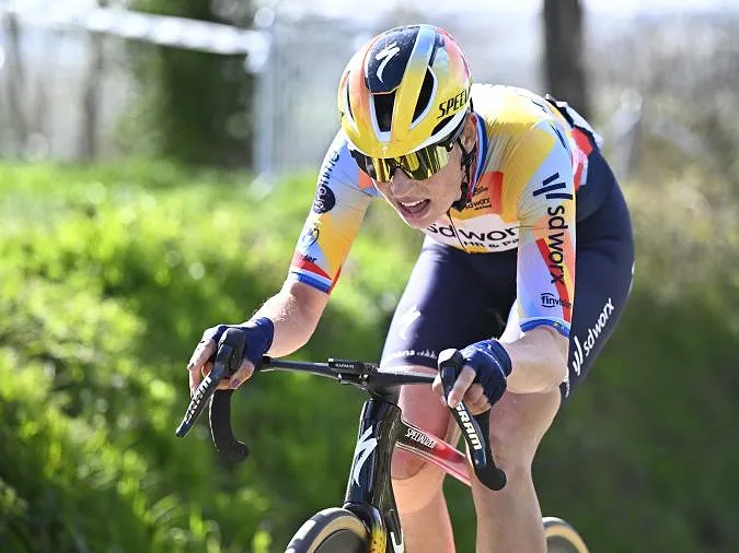 Vuelta féminine : toujours en rouge, Lotte Kopecky offre la victoire à Mischa Bredewold sur la 5e étape