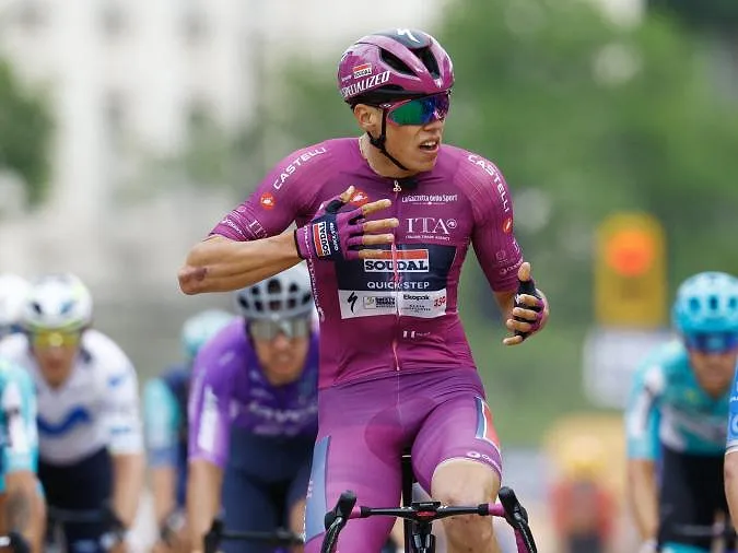 Double vainqueur sur le Giro, Paul Magnier fait désormais partie du gratin du sprint : « Je pense que mon statut a un peu changé »