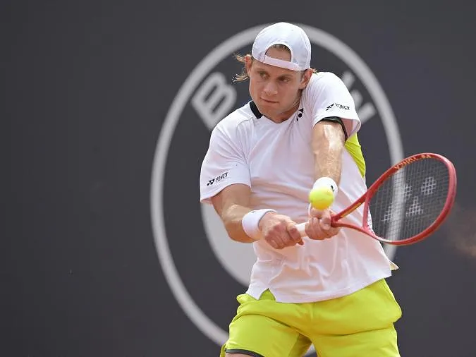Bergs renverse Bautista Agut et file en quart à Valence, Collignon également en quart à Bordeaux - Belgium's Zizou Bergs returns the ball to France's Terence Atman during the ATP Rome Open tennis tournament at Foro Italico in Rome on May 7, 2026. Tiziana FABI / AFP