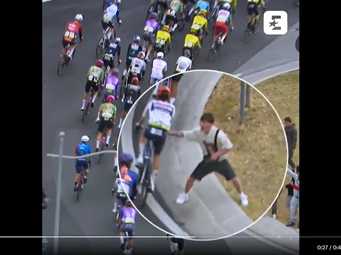Scandale sur le Giro : des jeunes tentent de faire tomber les coureurs