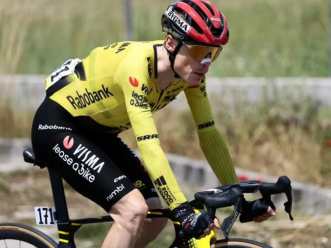 Giro : Jonas Vingegaard s’impose en solitaire au sommet du Blockhaus