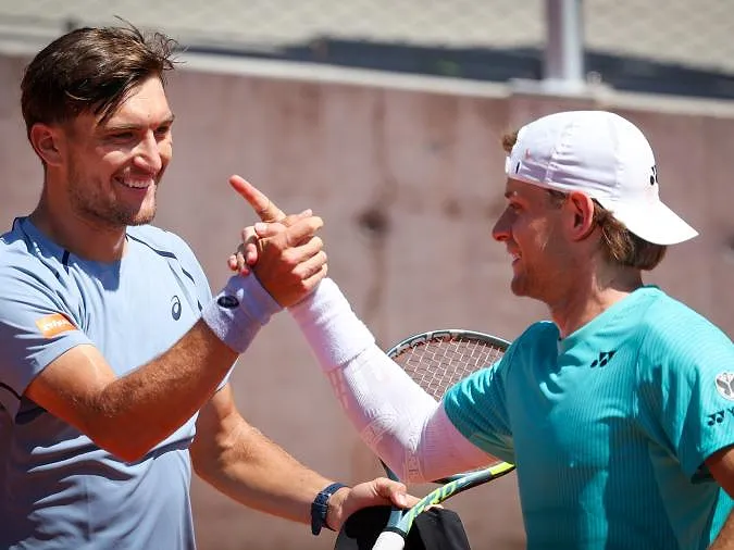 Zizou Bergs et Raphaël Collignon éliminent Sander Gillé en doubles à Roland-Garros