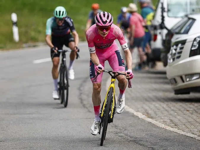 Jonas Vingegaard assomme définitivement le Giro !