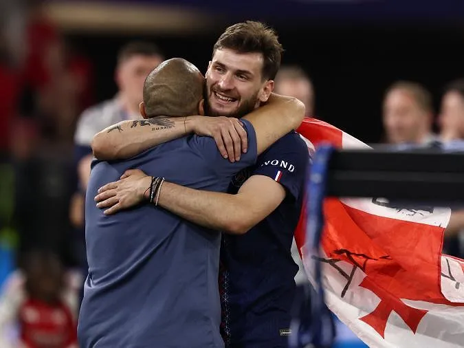 Khvicha Kvaratskhelia est élu meilleur joueur de la Ligue des Champions !