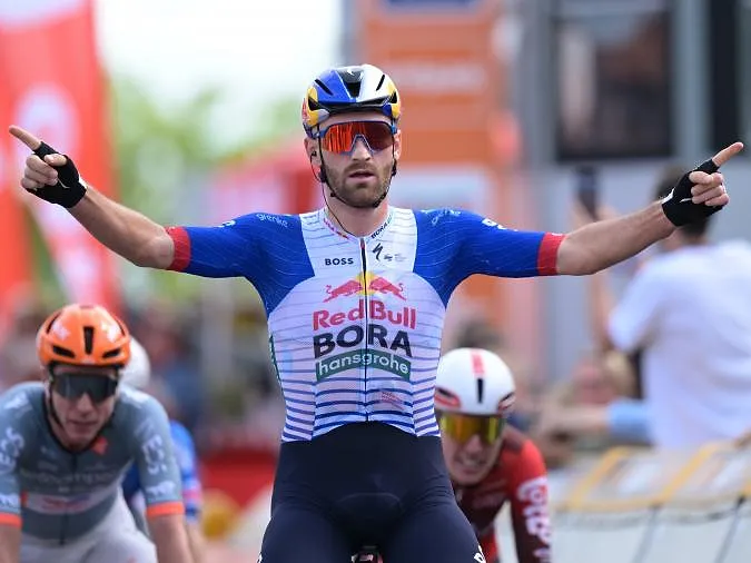 Tour de Wallonie : Jordi Meeus gagne la 1re étape, Arnaud De Lie victime d’une crevaison dans le final