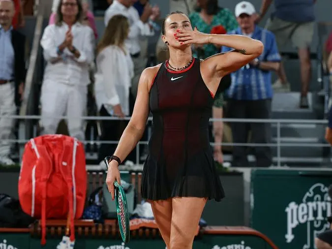 Roland-Garros : Aryna Sabalenka élimine Naomi Osaka et affrontera Diana Shnaider en quarts de finale
