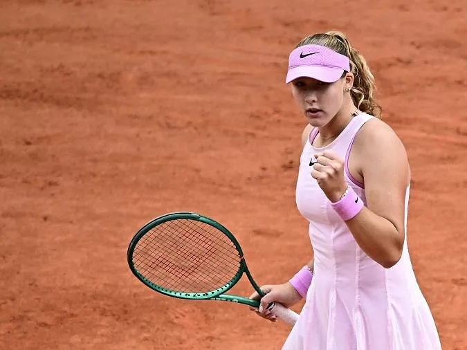 Mirra Andreeva balaye Marta Kostyuk en deux sets et rejoint la finale de Roland-Garros !