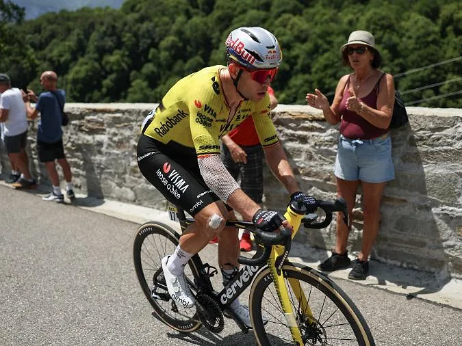 « Je suis tombé lundi » : Van Aert a chuté peu de temps avant le départ