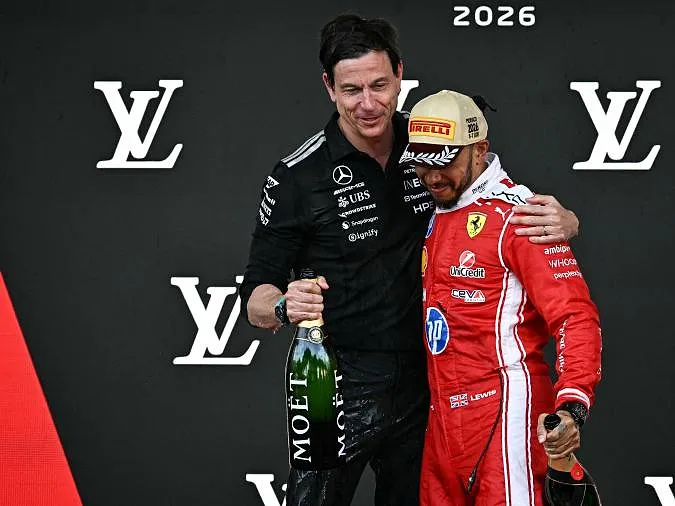 « S’il sent le sang, il fonce » : Toto Wolff se méfie de Lewis Hamilton dans la course au titre