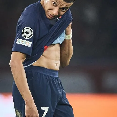 Dernier Match de Ligue des champions avec le PSG pour Kilian Mbappé lors de la demi-finale retour contre le Borussia Dortmund (0-1) au Parc des Princes à Paris le 7 mai 2024. © Cyril Moreau/Bestimage Last Champions League match with PSG for Kilian Mbappé during the semi-final return against Borussia Dortmund (0-1) at the Parc des Princes in Paris on May 7, 2024. ! only BELGIUM !