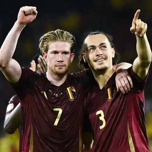 La joie de De Bruyne et Theate.