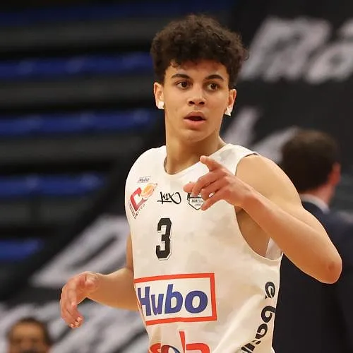 Ajay Mitchell sous les couleurs de Limburg United, en 2021.