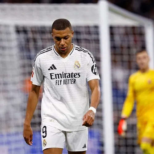 Kylian Mbappé à côté de la plaque pour son premier Clasico: 8 fois hors-jeu! - Belga