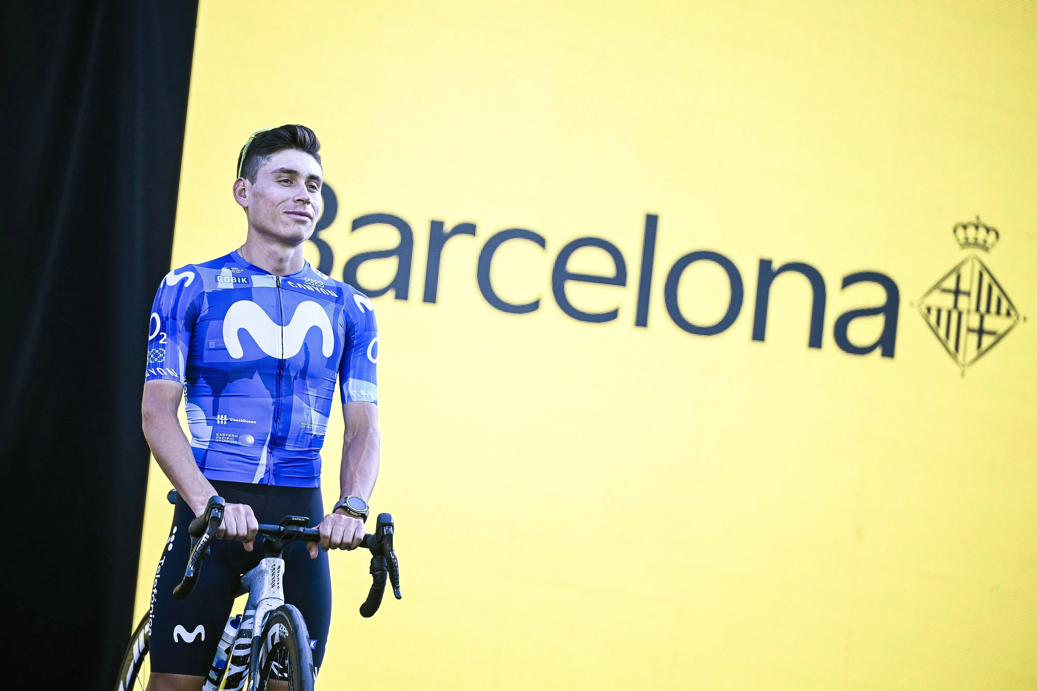 Nieuwe gezichten in het Tourpeloton : zes ploegen rijden rond in een speciaal shirt - BELGA - Circus Daily