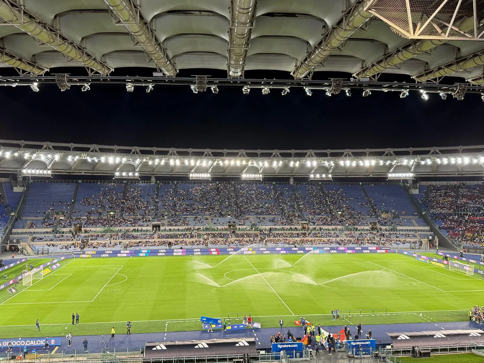 Lege plekken op de tribunes in het Stadio Olimpico : Italië-België lokt geen volle bak - Circus Daily