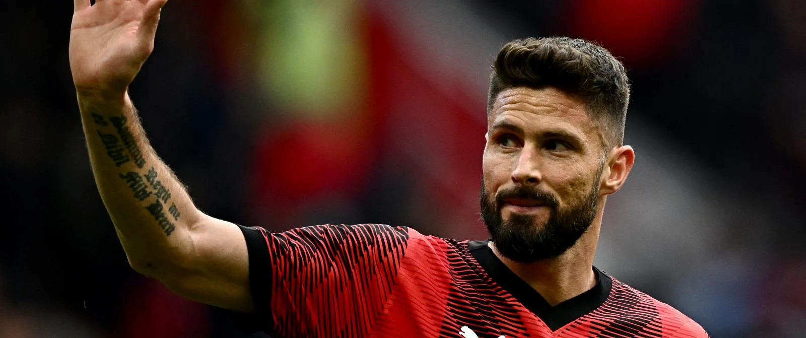 Olivier Giroud kondigt zijn vertrek aan bij AC Milan om zich bij de MLS aan te sluiten (video)
