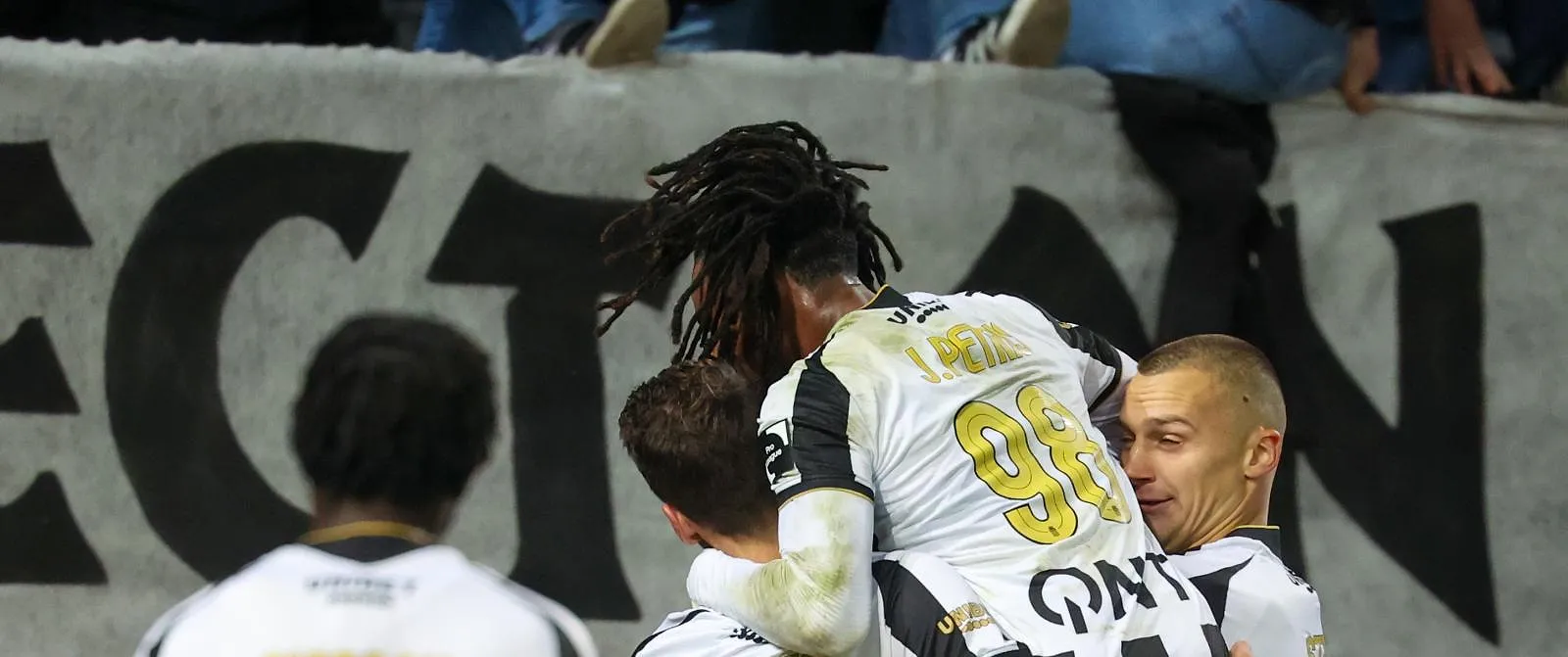 Charleroi doorbreekt negatieve spiraal met deugddoende zege tegen Westerlo - Heymans scoorde. - Belga