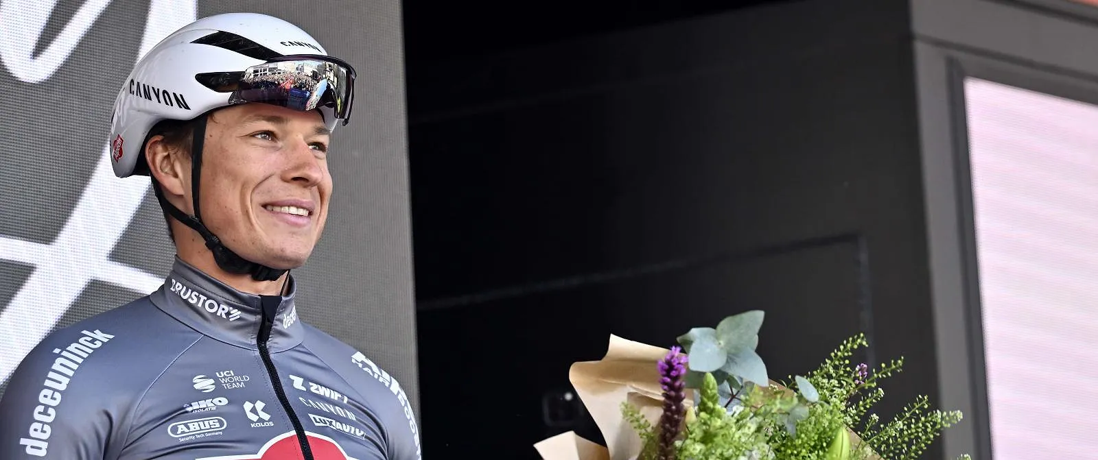 Jasper Philipsen wint in Kuurne voor Olav Kooij en Hugo Hofstetter - Circus Daily