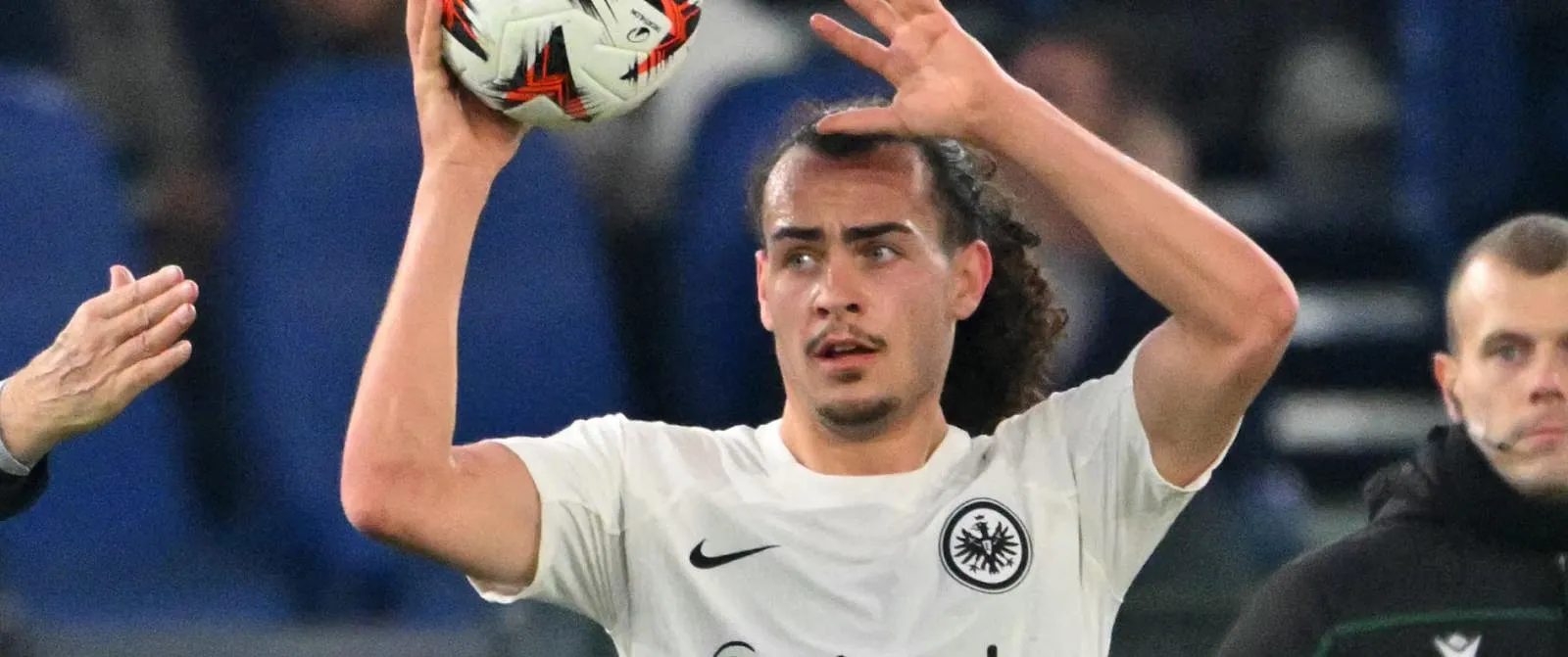 Arthur Theate, de ster van de zomerse transfermarkt? Hij zou de interesse gewekt hebben van verschillende Engelse clubs! - Circus Daily