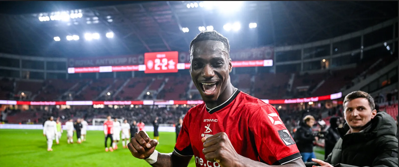 OHL slaat de jackpot: Ezechiel Banzuzi tekent bij Leipzig voor 16 miljoen euro! - Circus Daily