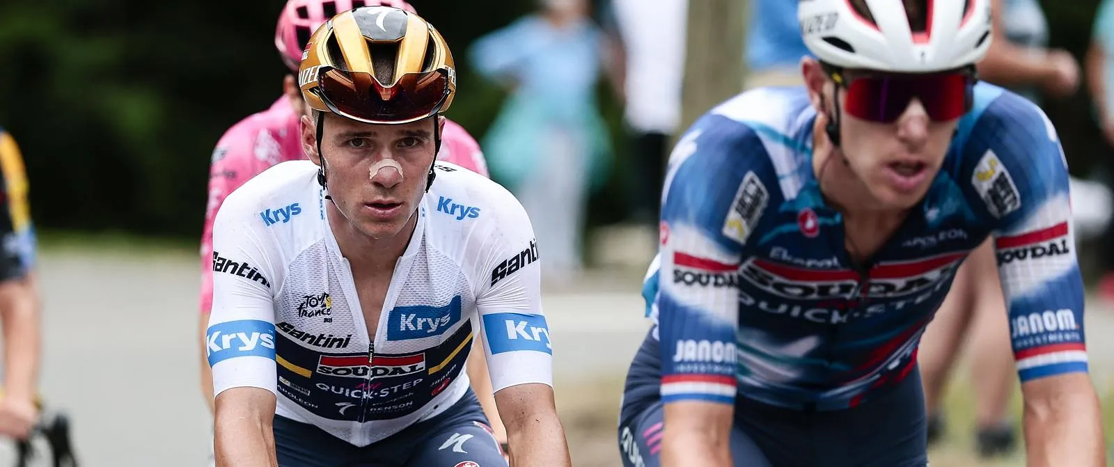 « Je voelt je volledig machteloos », « een gevoel van schaamte » : Bardet blikt terug op de opgave van Evenepoel in de Tour de France - Circus Daily