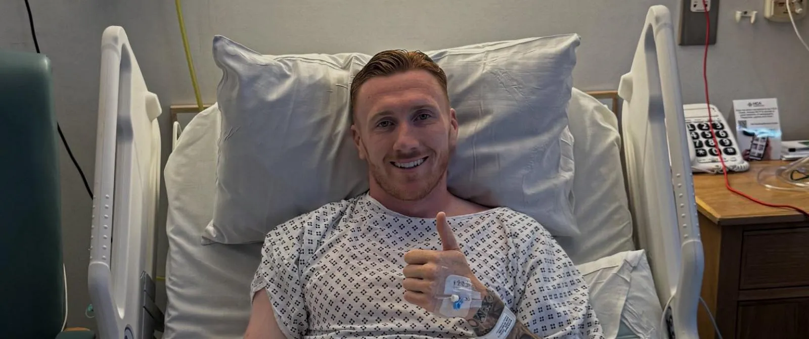 Standard: David Bates voor de tweede keer geopereerd aan de knie! (foto) - Circus Daily