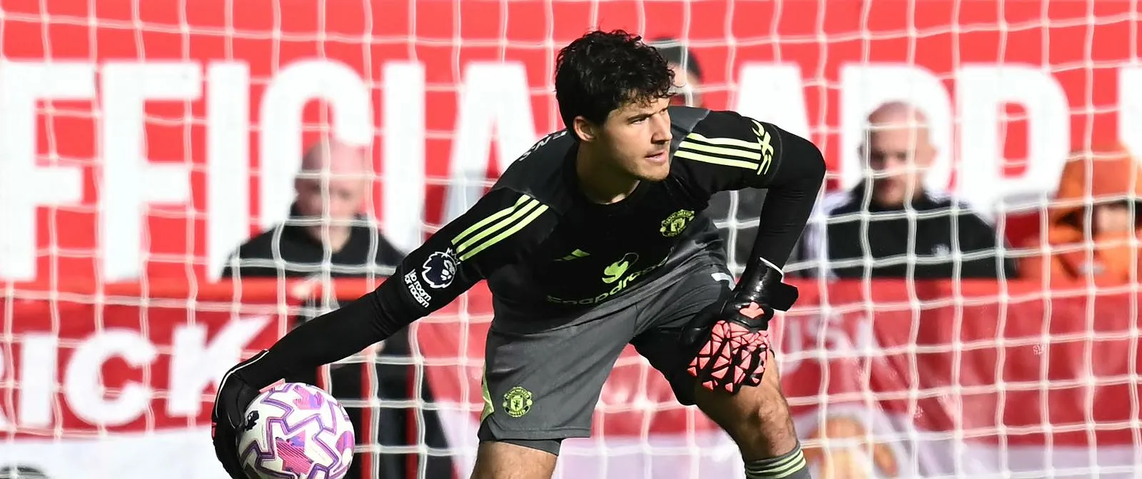 « Ben jij Schmeichel vermomd? » – United-fans omarmen Lammens al na één wedstrijd - Circus Daily