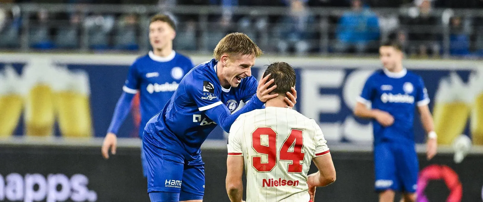 AA Gent wipt naar derde plaats na stevige thuiszege tegen Standard - Belga
