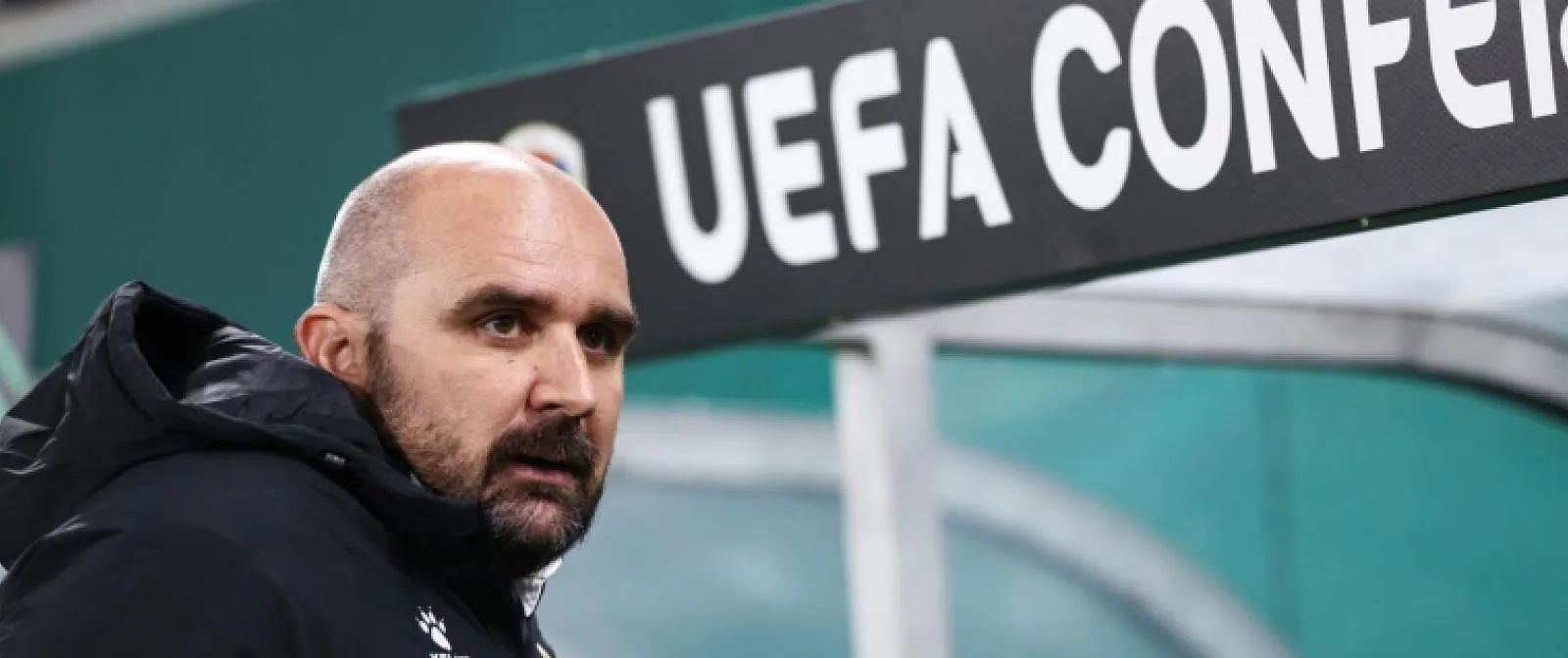 Droevige dag voor de voetbalwereld: trainer overlijdt tijdens wedstrijd in Servië na hartaanval - Circus Daily