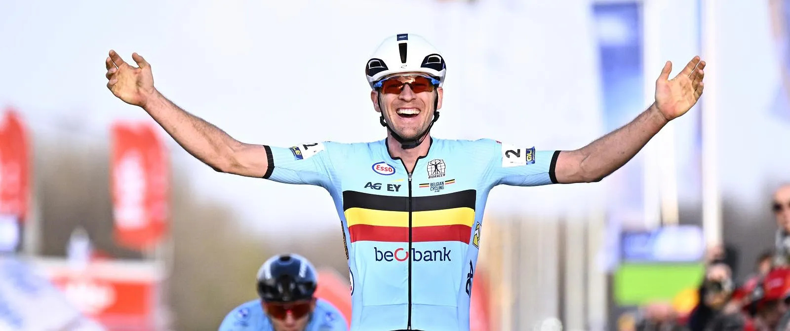 Toon Aerts Europees kampioen veldcross voor Thibau Nys en Joran Wyseure - Circus Daily