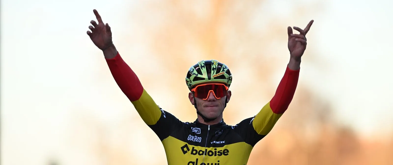 Wereldbeker veldrijden: Thibau Nys wint openingsrace! - Circus Daily