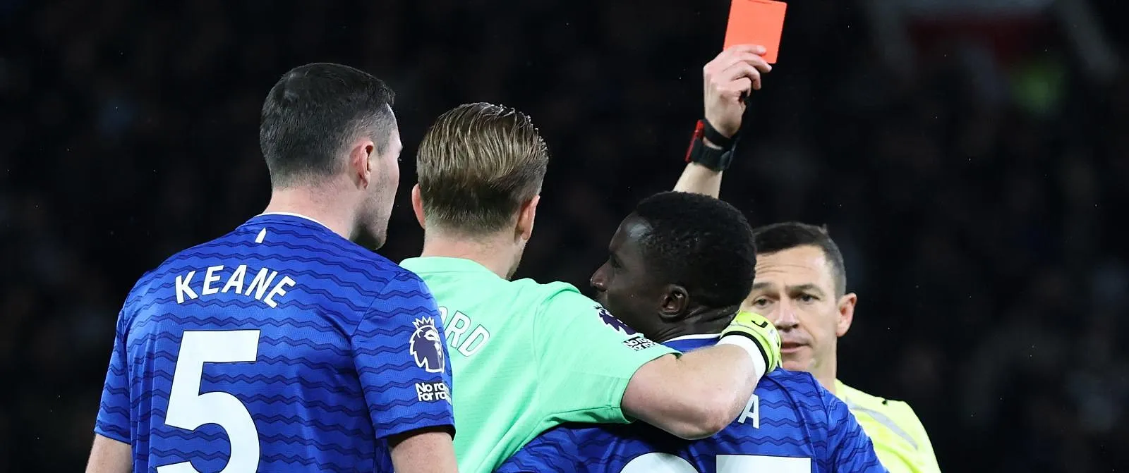 “Het weerspiegelt niet wie ik ben”: Idrissa Gueye excuseert zich na zijn onwaarschijnlijke uitsluiting (video) - Circus Daily