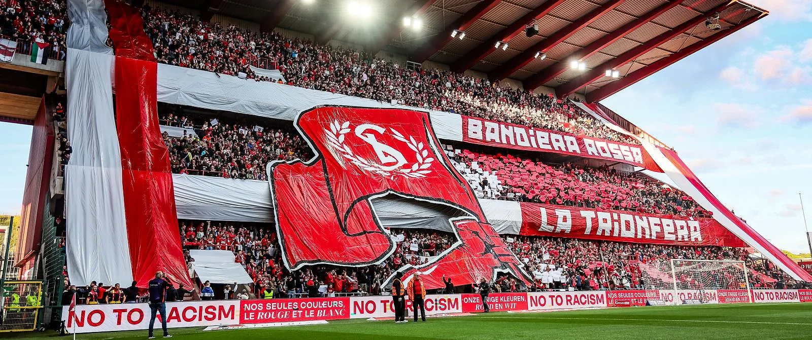 Geconfronteerd met een culturele malaise rond het voetbal bundelen de supporters van Anderlecht, Standard en andere clubs dit weekend de krachten - Circus Daily