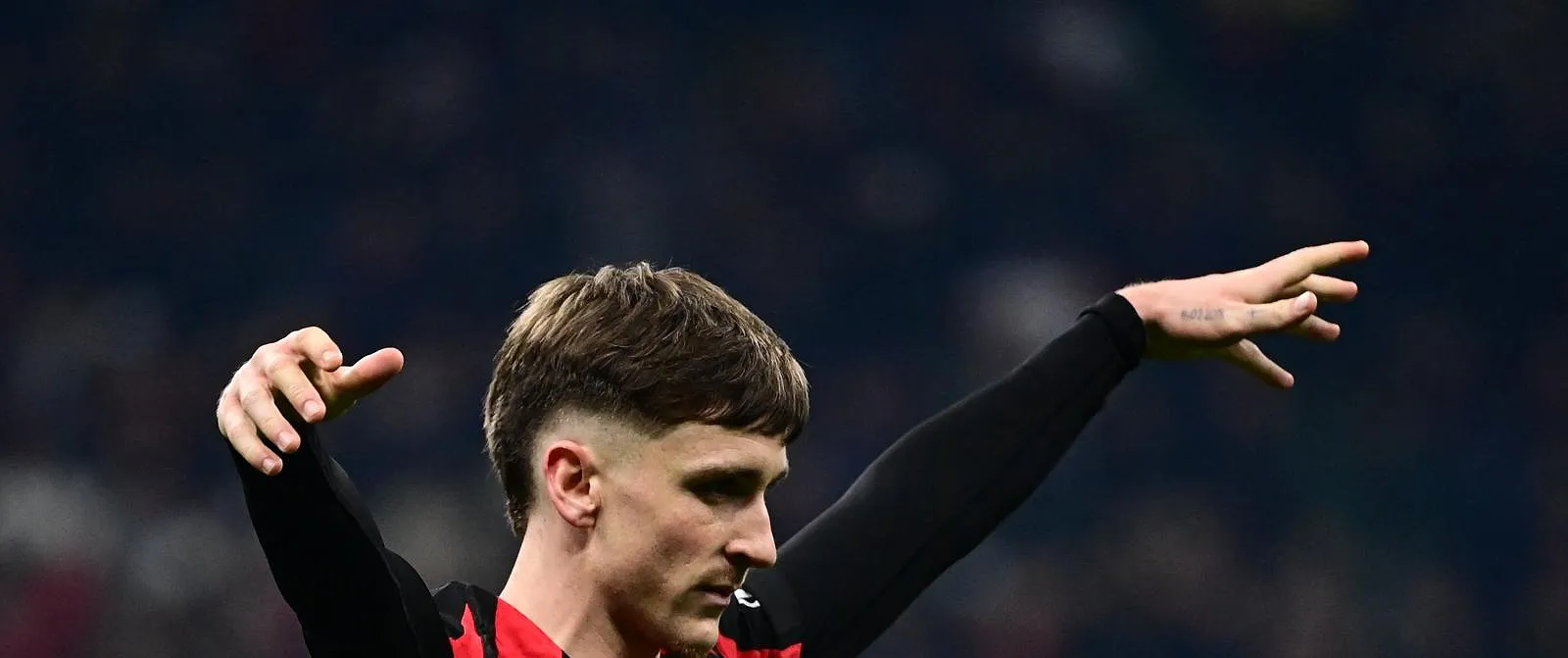 Tussen breakdance en zalm: Saelemaekers doet er nog een schepje bovenop en gaat viraal - Circus Daily