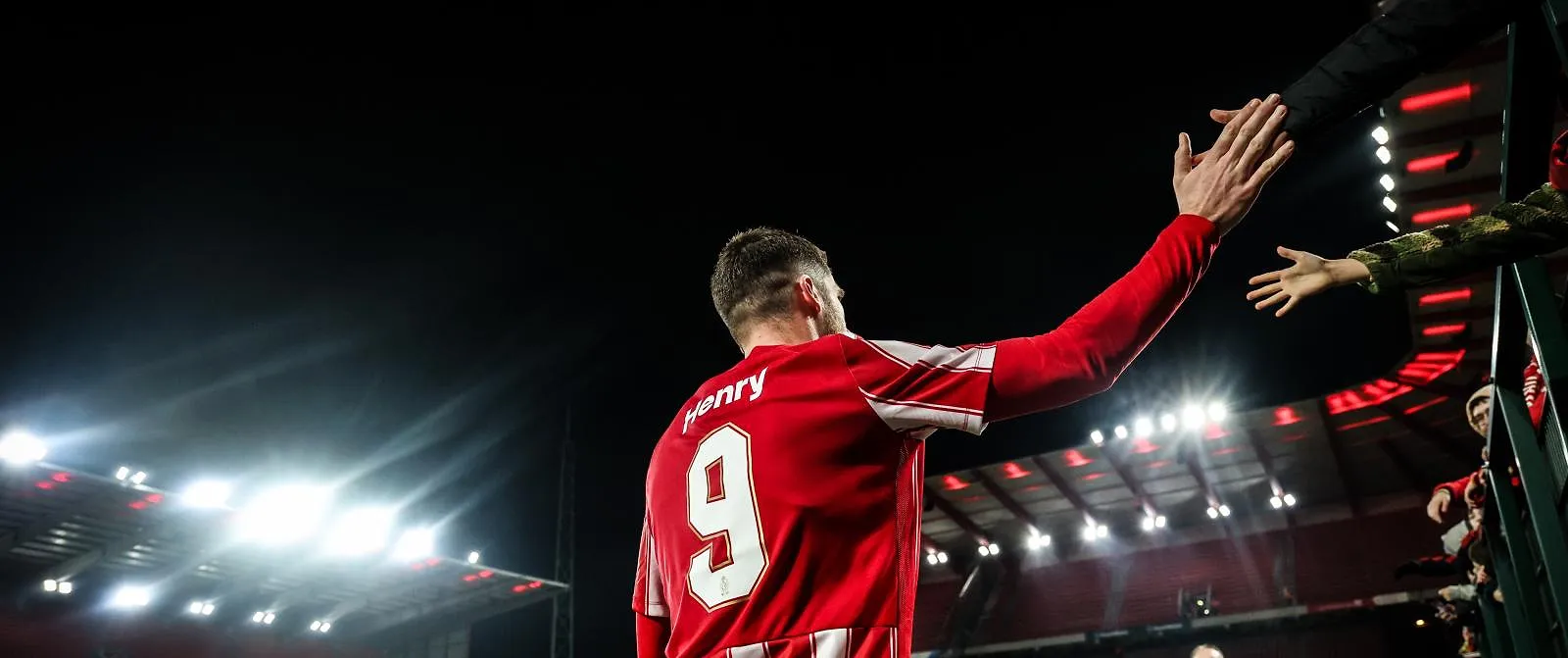 Thomas Henry neemt het woord op sociale media om de woordenwisseling van vrijdagavond toe te lichten - Circus Daily