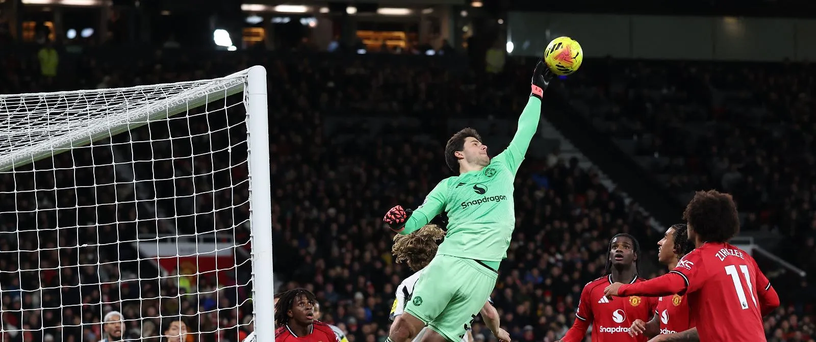“Sinds zijn komst straalt de defensie veel meer rust uit”: Manchester United-legende zegent Lammens - Jérôme Jordens