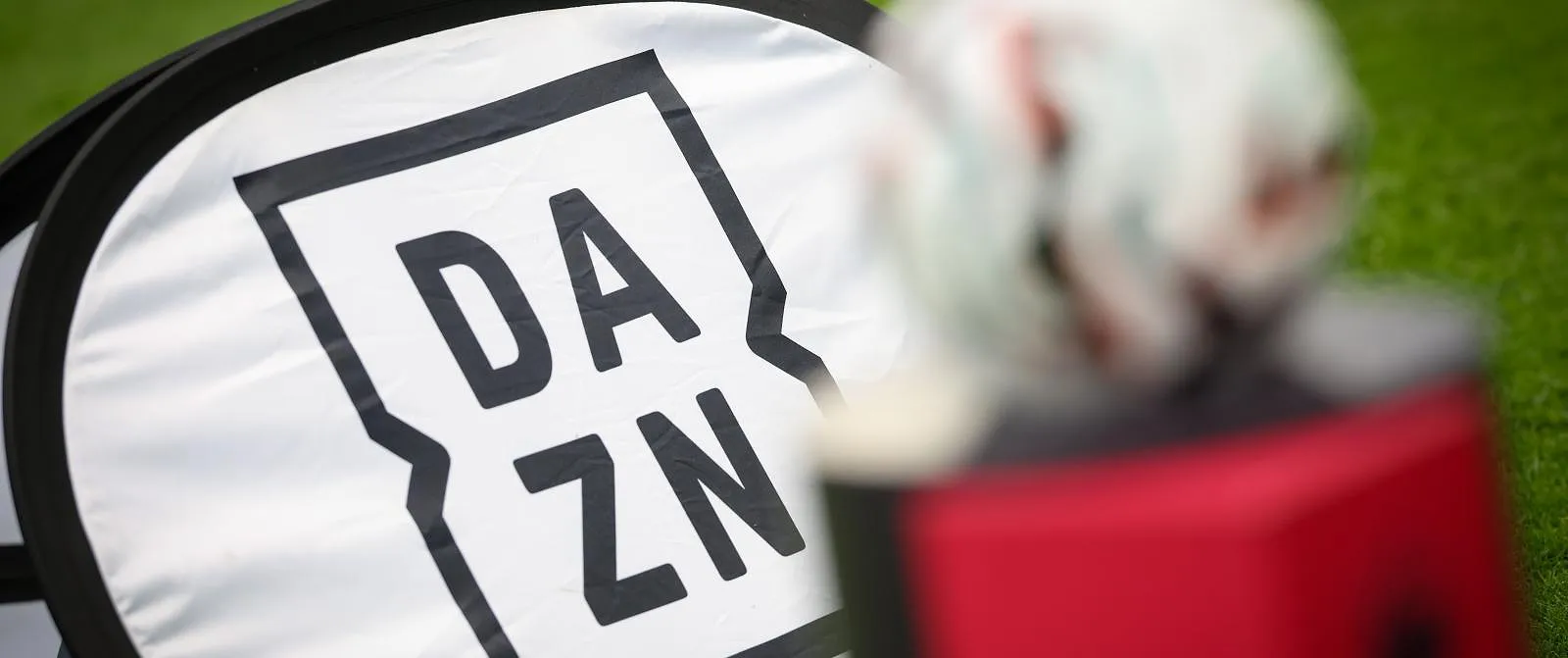 Spoedarbitrage geeft Pro League gelijk: «DAZN moet zijn verplichtingen nakomen» - Circus Daily