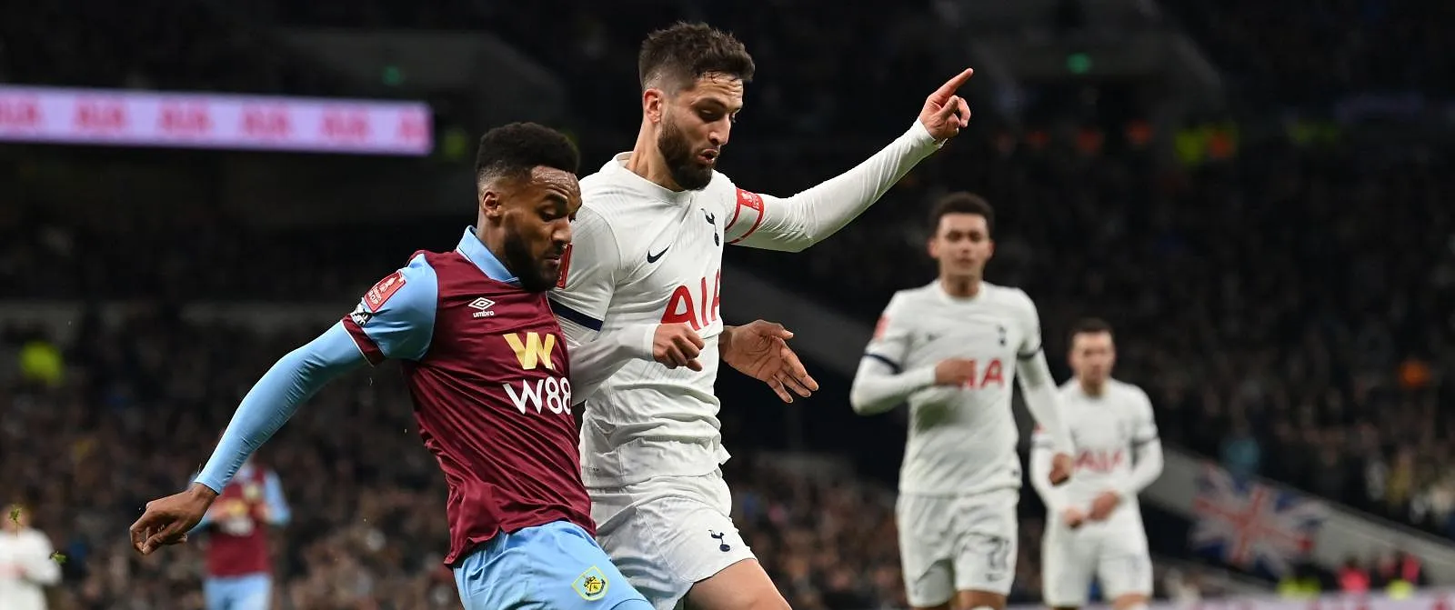 Hannes Delcroix verlaat Burnley voor FC Lugano - Belga