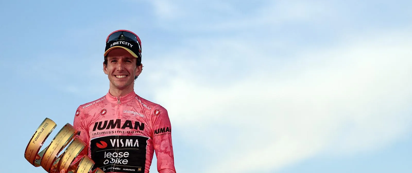 Giro-winnaar van vorig seizoen Simon Yates zet op 33-jarige leeftijd punt achter zijn carrière - Circus Daily