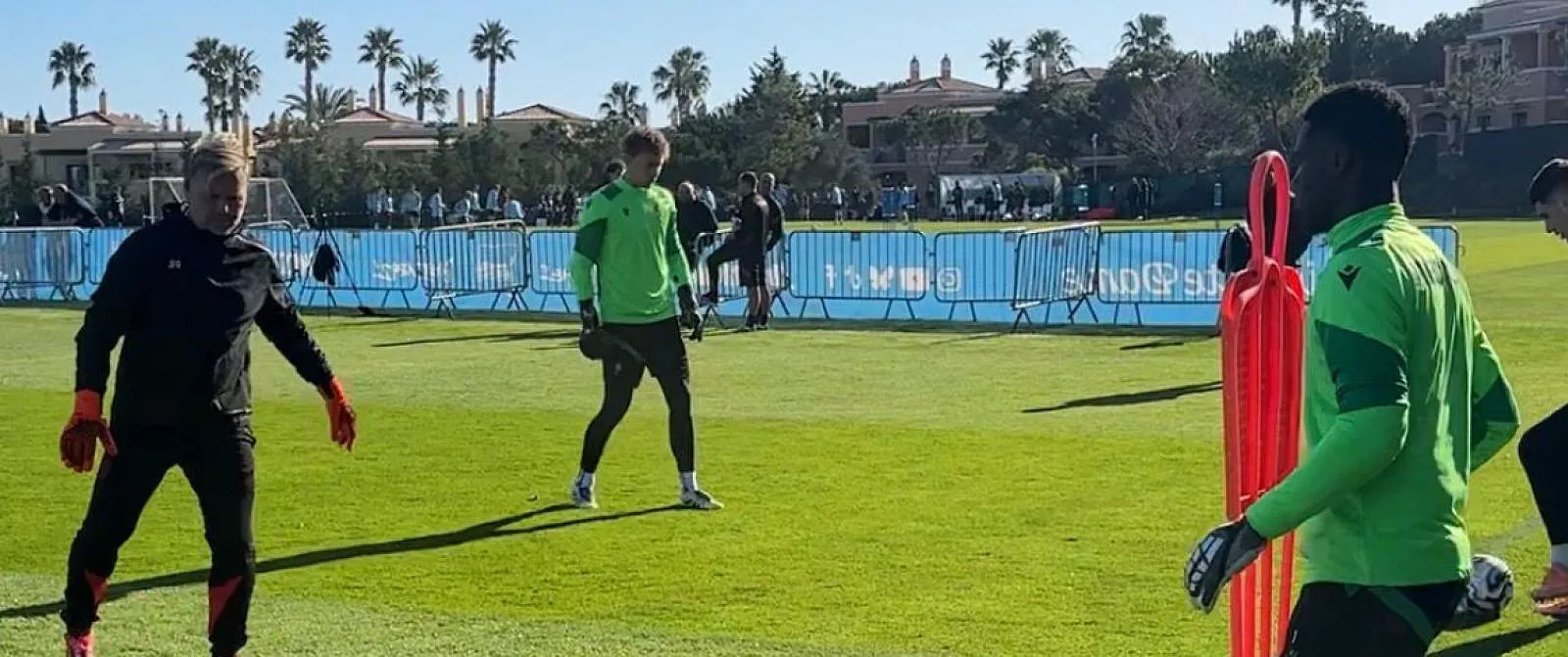 Matthieu Epolo al 100% gefocust op Standard na de Afrika Cup: “Hij schakelde meteen om” (video) - Circus Daily