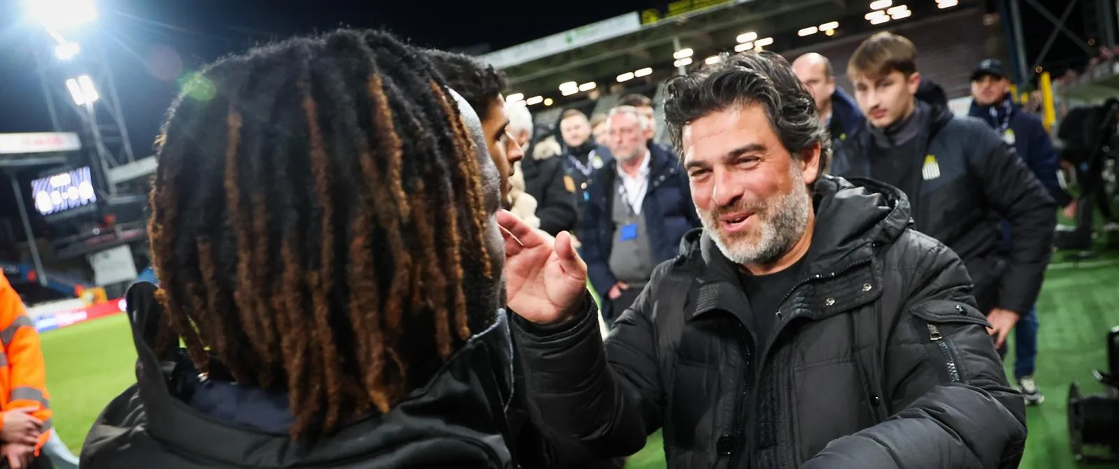 Mehdi Bayat geniet van de stunt: “Het Charleroi van de voorbije vier wedstrijden hoeft voor niemand onder te doen” - Circus Daily