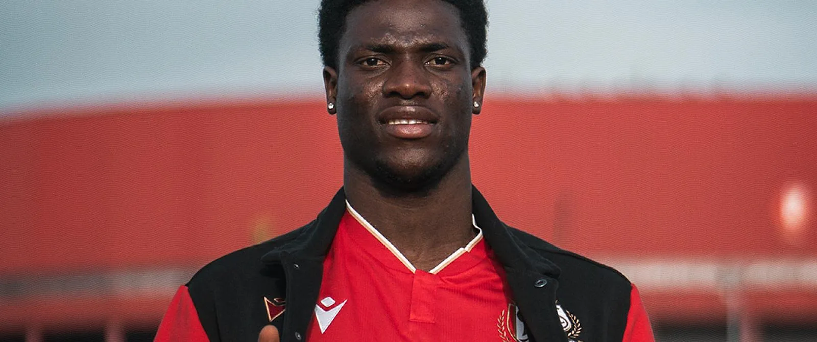 Standard Luik maakt de komst van Bernard Nguene uit Nice officieel - Circus Daily