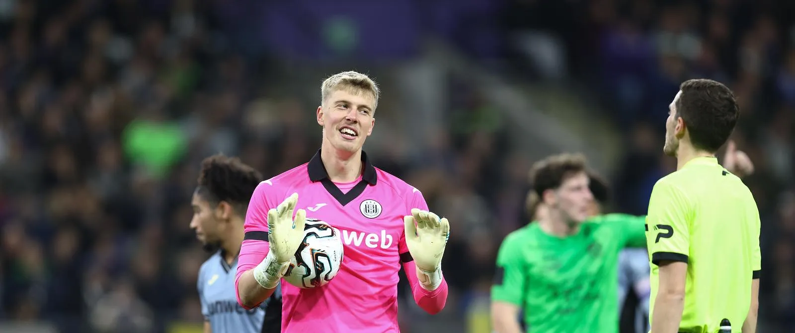 Officieel vertrek bij Anderlecht: tweede doelman Mads Kikkenborg naar Molde - Belga