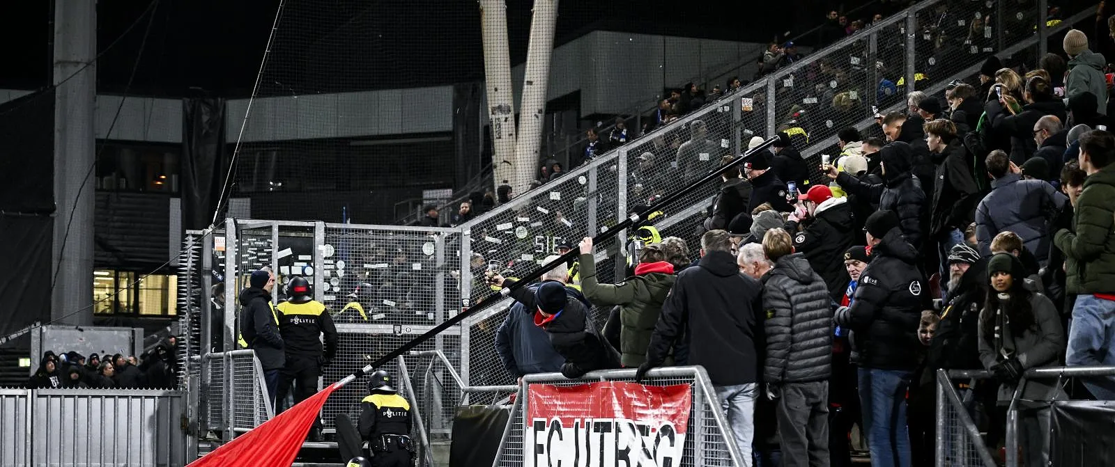 Supporters van Genk uit het stadion verwijderd: wat is er gebeurd? - Circus Daily