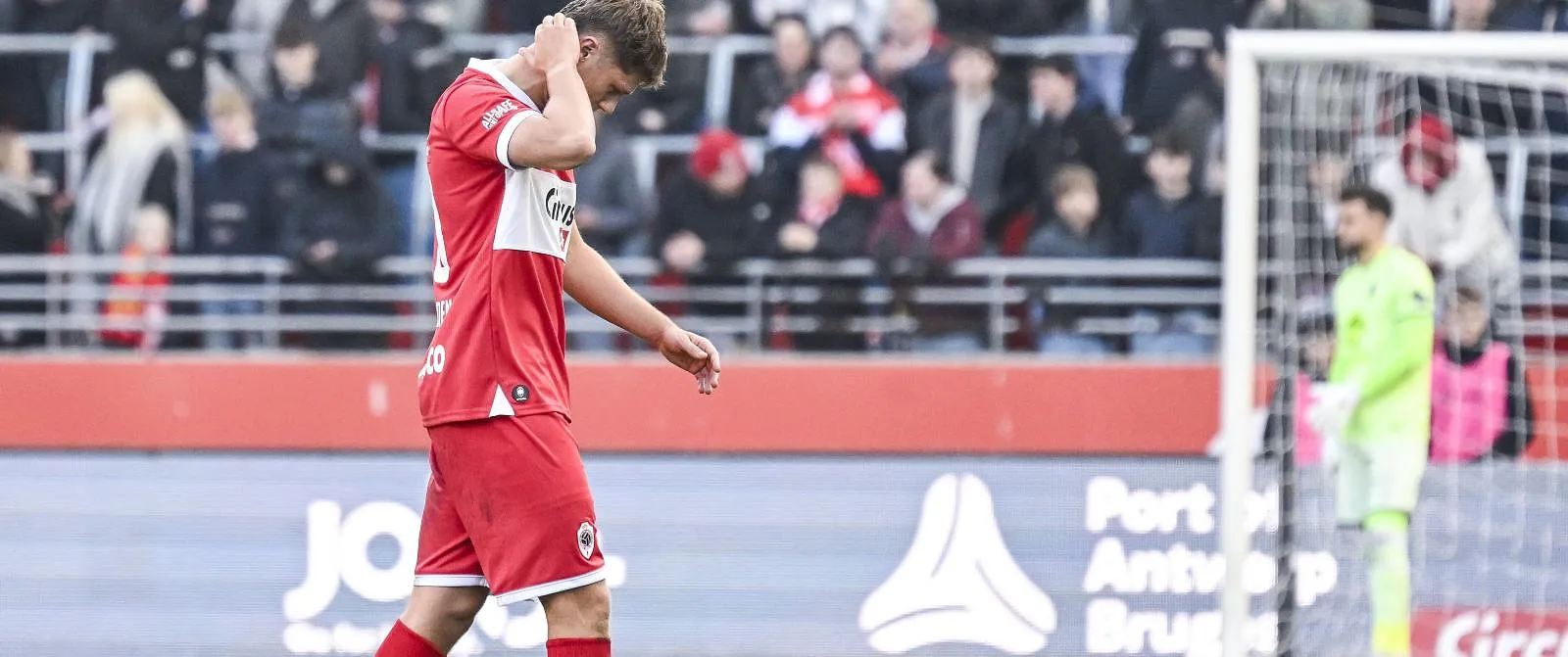 Tegenslag voor Antwerp: Rein Van Helden, pas aangekomen bij de club, raakt geblesseerd tegen Charleroi - Circus Daily