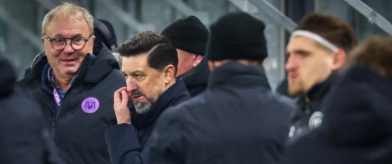 Besnik Hasi zeer kritisch: « De drie spelers achter de aanvaller waren nergens te bekennen » - Circus Daily