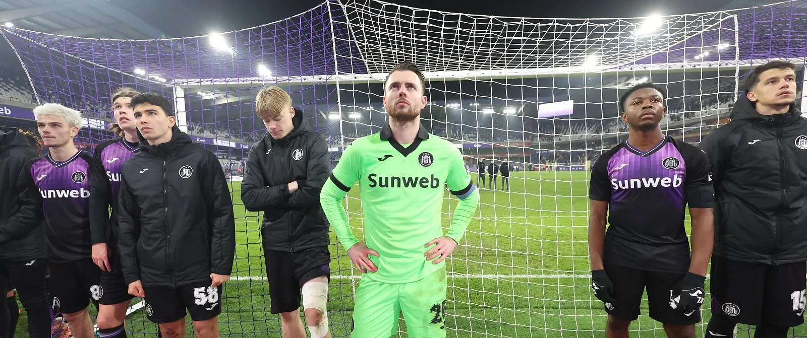 Anderlecht: spelers gingen na de misstap tegen Dender in gesprek met de fans! (foto) - Circus Daily