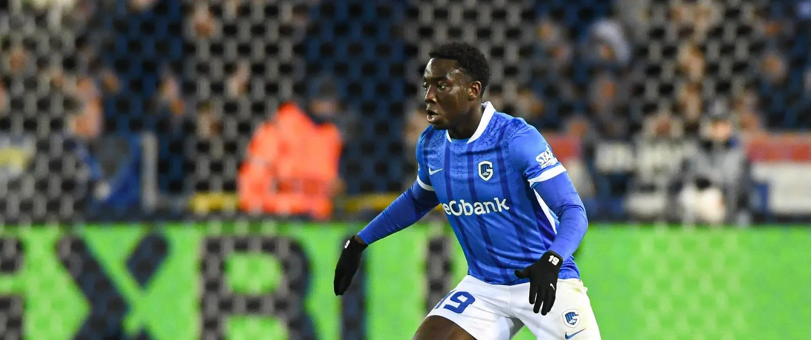 Chelsea toont interesse in een verdediger van Genk! - Circus Daily