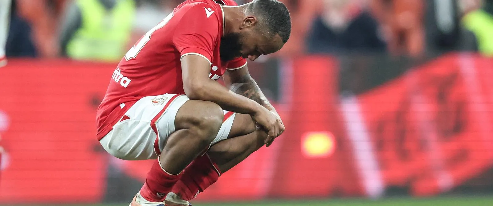 « Ze moeten hun mond houden en werken » : Steven Defour zet Standard hard op zijn plaats - Tom Oliver